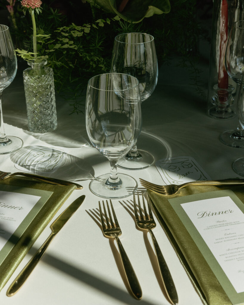 Table placements with gold forks and dinner menus