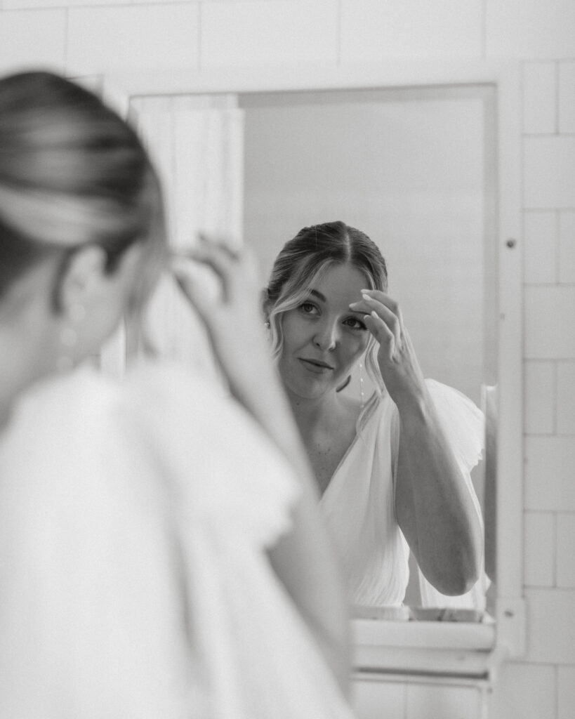 bride getting ready in mirror courthouse elopement amarillo texas